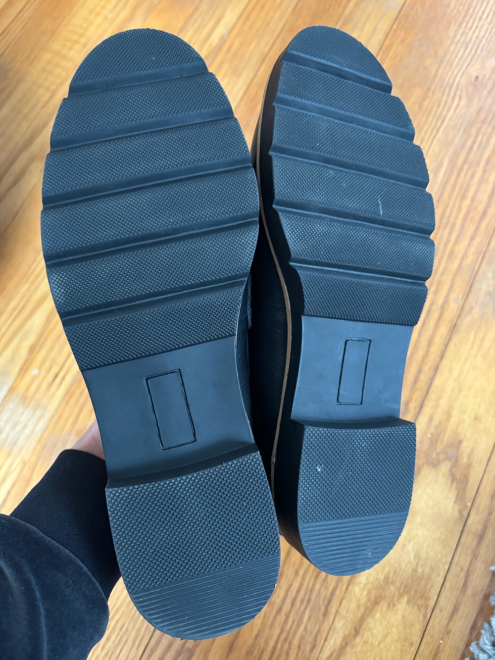 Blondo Lugged Waterproof Black Leather Penny Loafers- size 8 - Picture 7 of 9